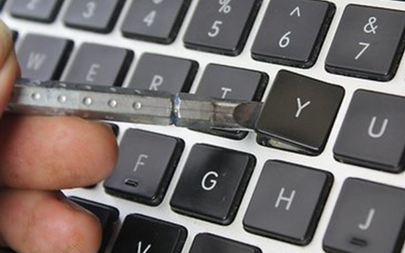 Quy tr&igrave;nh thay b&agrave;n ph&iacute;m laptop quận 9 tại nh&agrave;