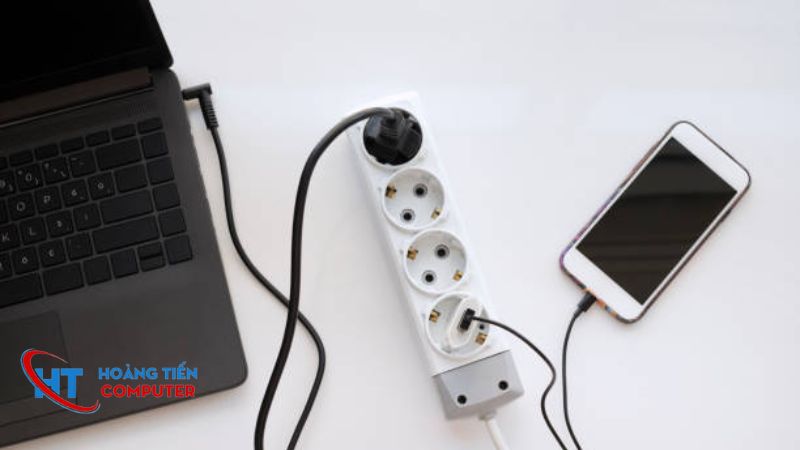 1. Laptop sạc kh&ocirc;ng v&agrave;o pin h&atilde;y cắm lại đồ sạc