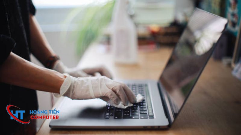 M&ocirc;̣t s&ocirc;́ c&aacute;ch vệ sinh laptop đơn giản tại nh&agrave;